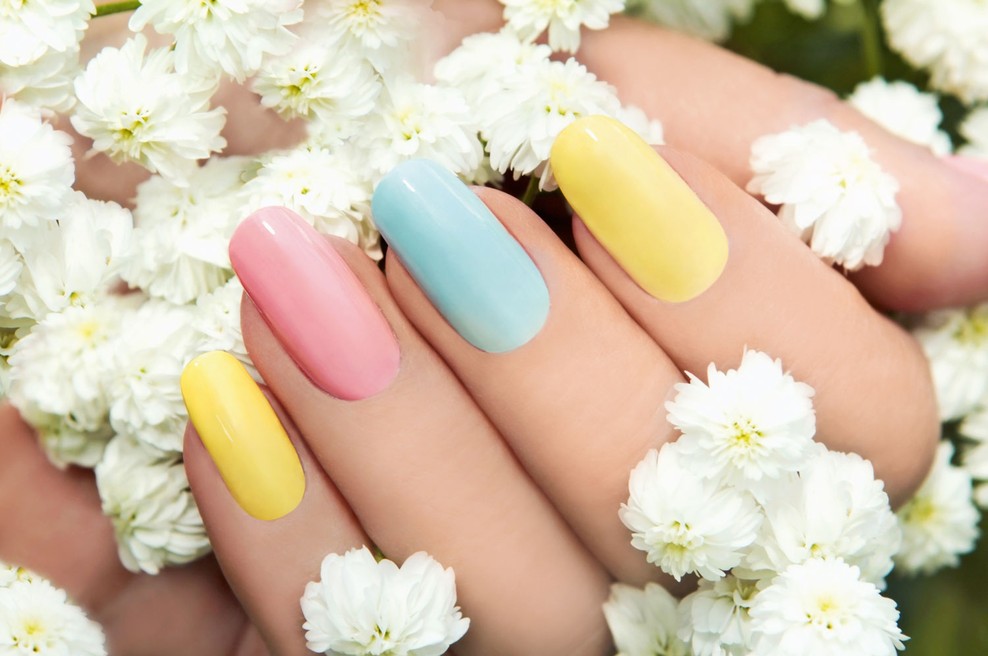 Laki za nohte: Pomladna zapoved so pastelne barve (foto: shutterstock)