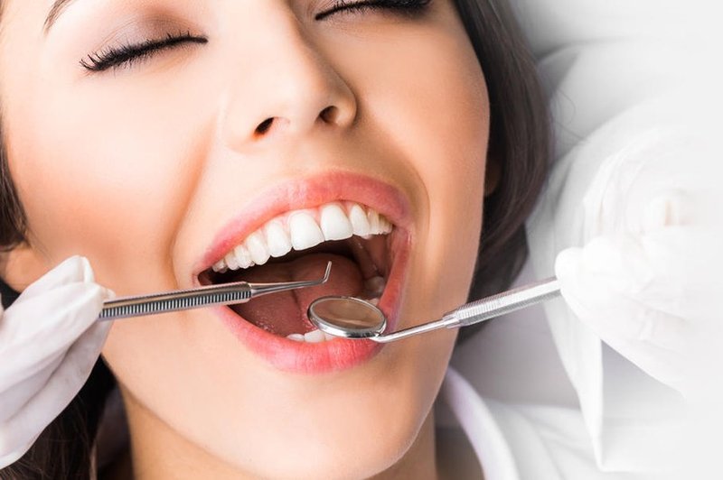 Klinika Križaj vabi na brezplačen preventivni pregled: "Zobozdravnik vidi bolje. Zato lahko reši življenje." (foto: profimedia)
