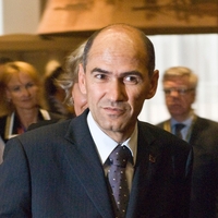 Janez Janša: 666 delegatov ga je še osmič potrdilo za predsednika stranke SDS!