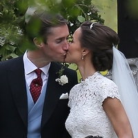 Pippa Middleton se je poročila, sestra Kate pa je bila kot družica v rožnatem!