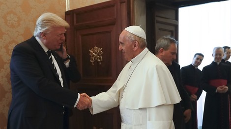 Papež Frančišek v Vatikanu sprejel Trumpa, ki sta ga spremljali Melania in Ivanka - obe v črnem!