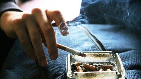 Na Švedskem kajenje poslej prepovedano tudi pred gostinskimi lokali