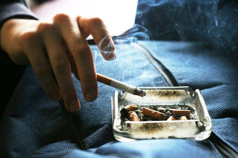 Na Švedskem kajenje poslej prepovedano tudi pred gostinskimi lokali (foto: Profimedia)
