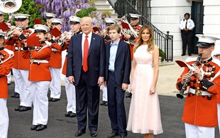 Barron Trump se z mamo Melanio seli v Washington