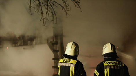 Ljutomer: Skladišča z odpadnimi svečami ni uspelo rešiti niti 300 gasilcem!