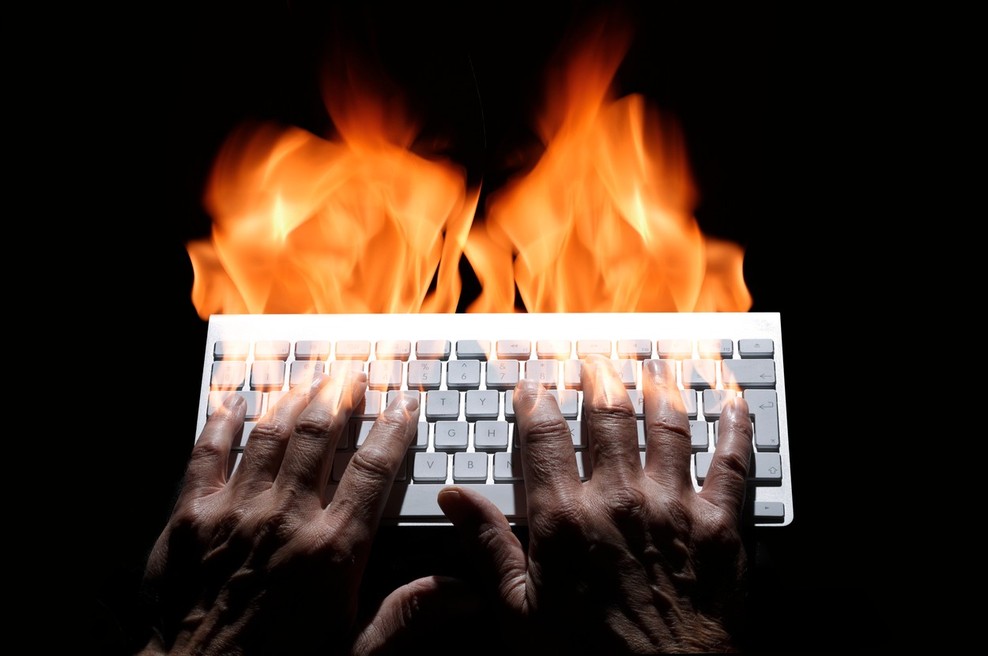 Boljši odziv Facebooka, proti sovražnemu govoru še vedno potreben širok pristop! (foto: profimedia)
