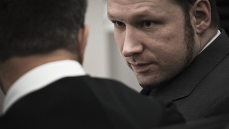 Norveški množični morilec Breivik si je spremenil ime v Fjotolf Hansen