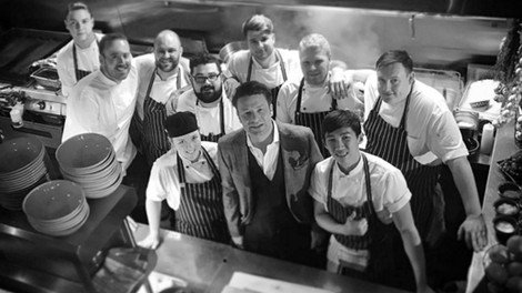 Jamie Oliver žrtvam požara v Londonu ponuja brezplačno hrano