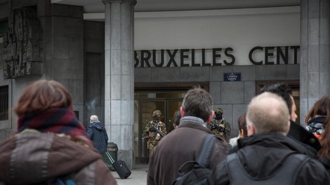 Policija zaradi eksplozije evakuirala centralno postajo v Bruslju