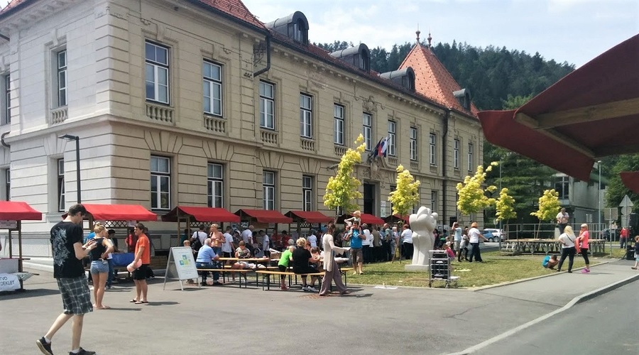 Dotik gline, risanje z ogljem, jahanje konj in adrenalinska zabava v srcu Slovenije (foto: Vikend odprtih vrat Press)