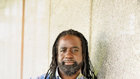 Učitelj petja Joshua Alamu: “Starši niso želeli, da se ukvarjam z glasbo”