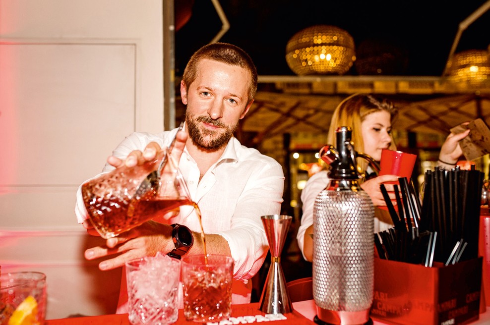 “Velikokrat je problem, ker natakar ponudi napačno pijačo napačni stranki ob napačnem trenutku.” (foto: Jan Čermelj)