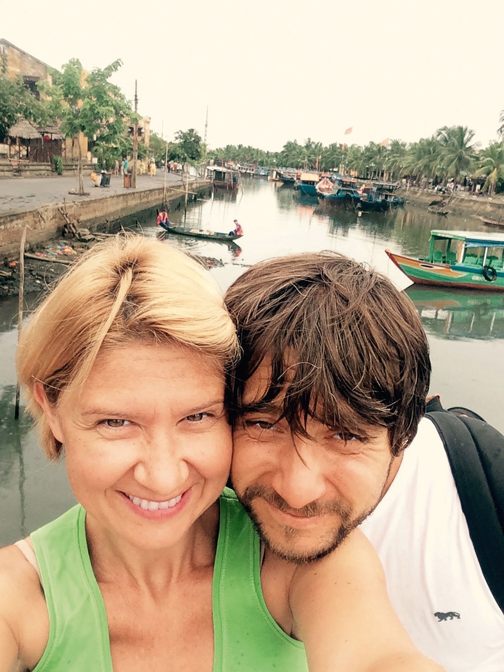 DARJA ZGONC: 
“Ker sem se rodila ob morju, bi težko rekla, kdaj sem šla prvič na morje sama, ker smo že v vrtcu brez staršev hodili na plažo. Ko se je otoplilo, smo tako šli v Žusterno, celo svojo osnovno šolo, celo poletje sem preživela v Žusterni. Bila sem pa pri tabornikih in vsako leto smo se za tri tedne odpravili kam in vedno smo zelo uživali. To je bil pravi žur.”