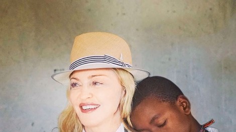 Madonna se zaradi sina seli na Portugalsko