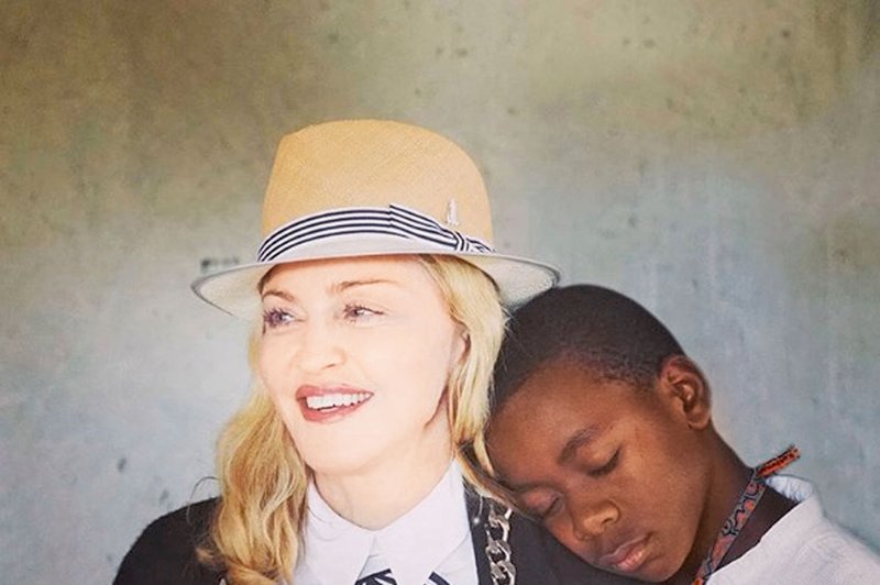 Madonna se zaradi sina seli na Portugalsko (foto: Profimedia)