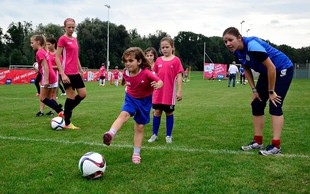 Trenerka nogometa Nina Čebin: Prav predsodek, da nogomet ni za punce, dekleta še bolj motivira, da se dokažejo!