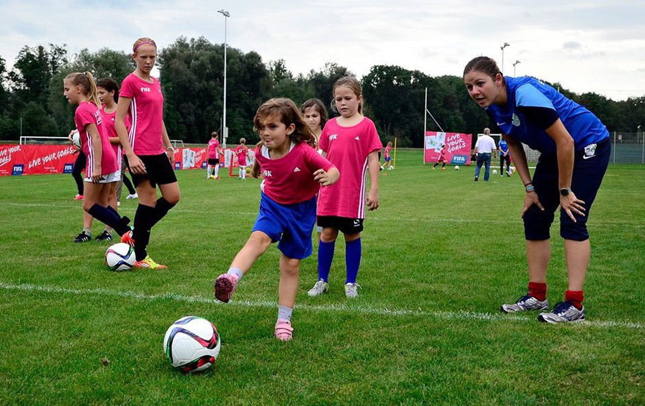 Trenerka nogometa Nina Čebin: Prav predsodek, da nogomet ni za punce, dekleta še bolj motivira, da se dokažejo! (foto: NK Krim)
