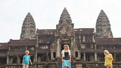 Anuška Cerovšek Beltram: Družinsko odkrivanje Tajske in Kambodže