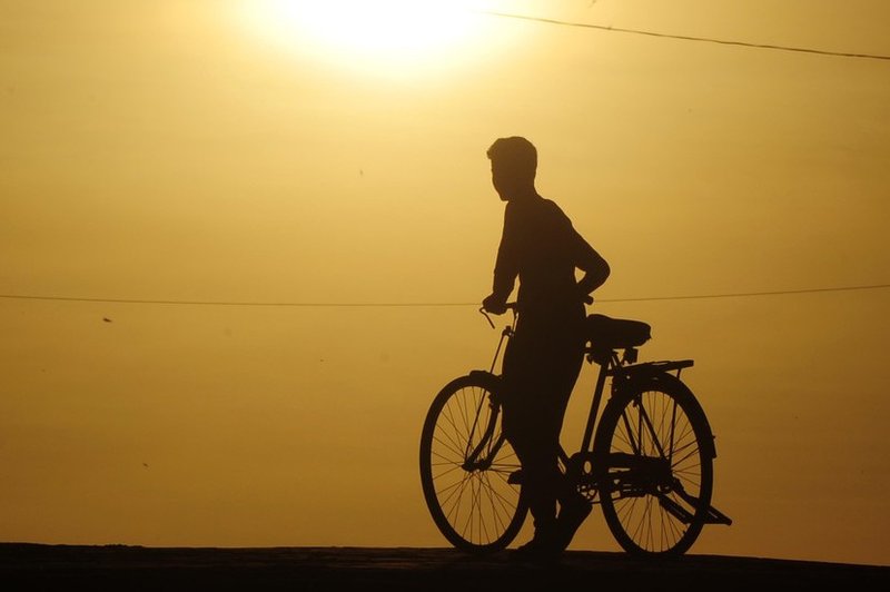 O Indijcu, ki se je s kolesom peljal vse do Švedske, da bi tam znova našel svojo veliko ljubezen! (foto: profimedia)