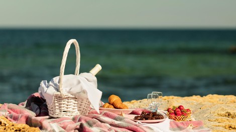 3 nasveti za nepozaben romantičen piknik na plaži