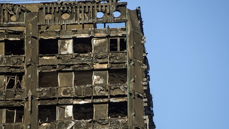 Pri preživeli deklici v požaru v londonski stolpnici ugotovili zastrupitev s cianidom