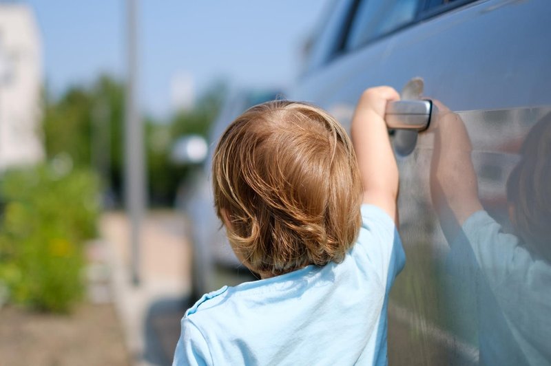 NIJZ z nasveti, kako ne pozabiti otroka v avtomobilu (foto: profimedia)