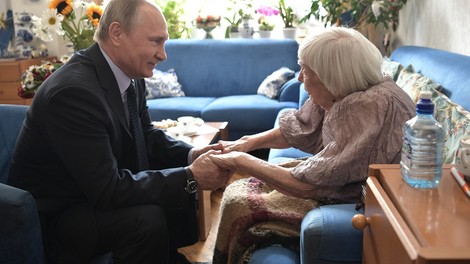 Putin obiskal borko za človekove pravice ob 90. rojstnem dnevu