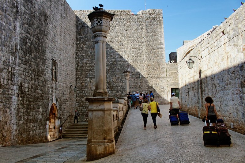 V Dubrovniku do oktobra ura parkiranja kar deset evrov (foto: profimedia)
