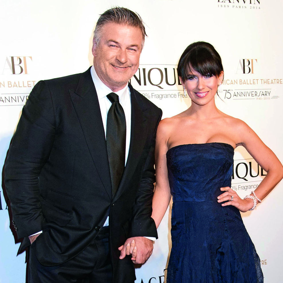 Igralec Alec Baldwin jih ima 59, njegova izbranka Hilaria pa 33, a čeprav je med njima kar 26 let razlike, se odlično razumeta in tudi dopolnjujeta. Poročila sta se leta 2012, skupaj pa imata kar tri otroke – Carmen Gabrielo, Raphaela Thomasa in Leonarda Angela Charlesa, ki jima posvečata vsak prost trenutek.