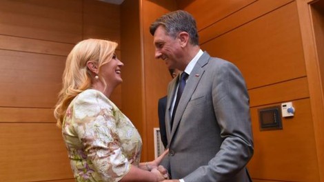 Pahor bi na pohod po Sloveniji povabil Grabar-Kitarovićevo