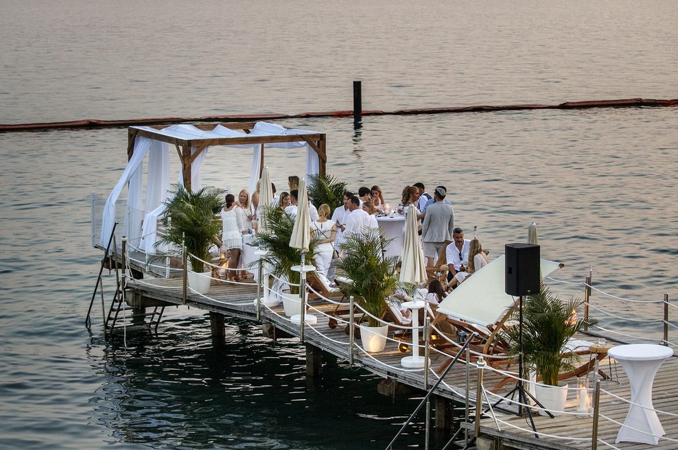 Zakaj so bili v Portorožu vsi v belem? (foto: Lifeclass Portorož)