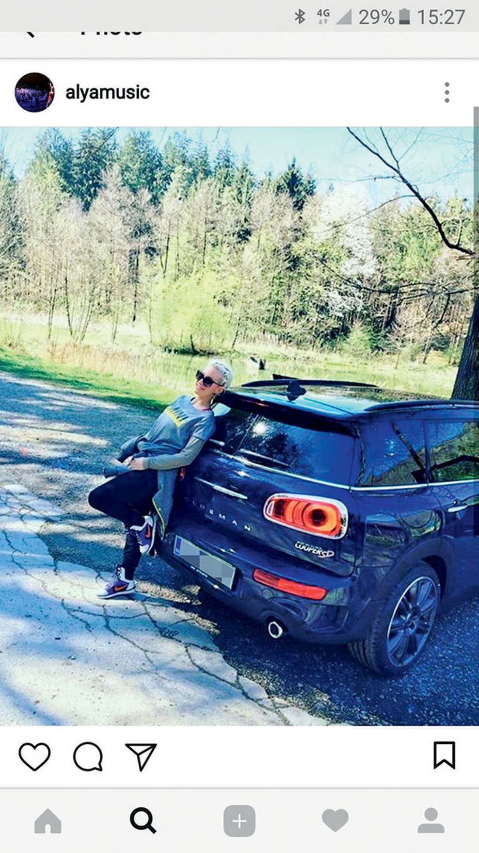 Jan Plestenjak: Jan naj bi sicer imel kar nekaj avtomobilov, a ko smo se nazadnje z njim srečali na intervjuju, nam je priznal, da je temni terenec znamke Mercedes Benz eden izmed njegovih ljubših prevoznih sredstev, nazadnje pa si je omislil tudi novi BMW serije 7, s personaliziranim napisom 102.