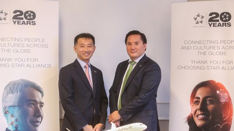 Jeffrey Goh, izvirni direktor združenja Star Alliance, in Arno Schuster, direktor Adrie.