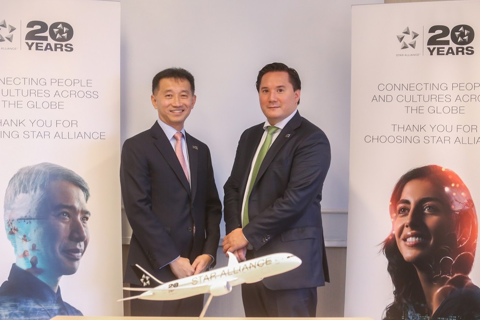 Jeffrey Goh, izvirni direktor združenja Star Alliance, in Arno Schuster, direktor Adrie.