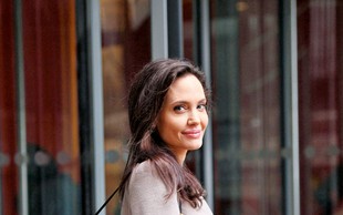 Angelina Jolie: Sovraži biti sama