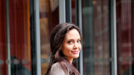 Angelina Jolie: Sovraži biti sama