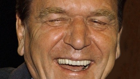Bivši nemški kancler Schröder je pri 73. letih spet zaljubljen!