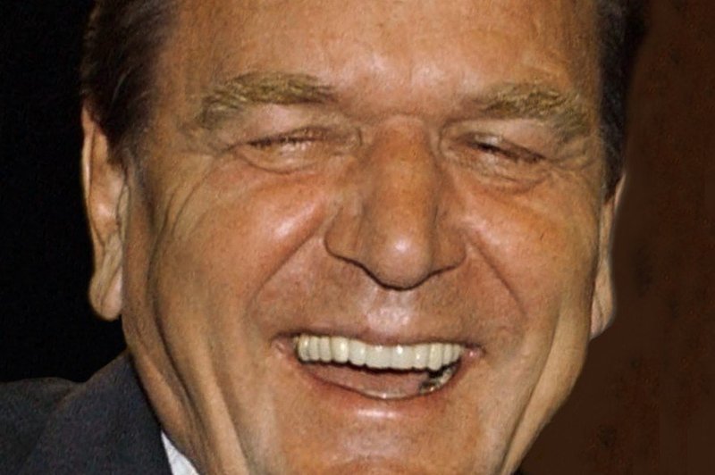 Bivši nemški kancler Schröder je pri 73. letih spet zaljubljen! (foto: profimedia)