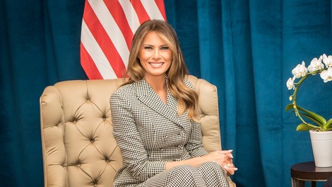 Melania Trump z izbrano dekoracijo praznično polepšala Belo hišo