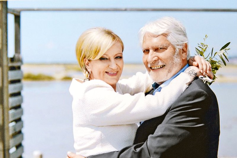 Ljubezenska pravljica Ksenije Benedetti in Borisa Cavazze: Te zaljubljene poročne fotografije povedo več kot tisoč besed (foto: Osebni arhiv)