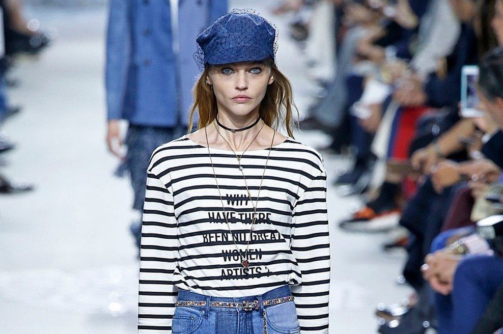 Dior v Parizu ponovno navdušil s feminističnim sporočilom (foto: Profimedia)