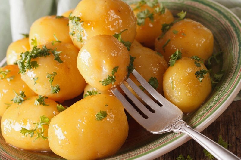 Krompir v našem vsakdanu: Lahko je zdravilo in del kozmetične nege! (foto: Profimedia)