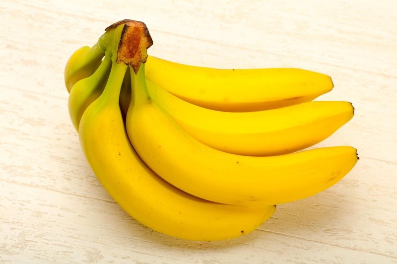 Redno uživanje banan lahko pomaga preprečiti infarkt in kap (foto: Profimedia)