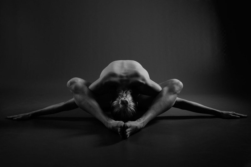 Anonimna manekenka začela trend gole joge na Instragramu (foto: Profimedia)