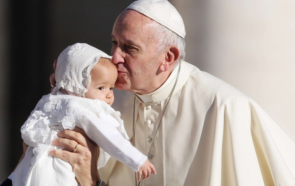 Papež Frančišek že s 40 milijoni sledilcev na Twitterju (foto: profimedia)