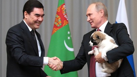 Putin od predsednika Turkmenistana prejel psička