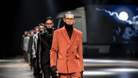 Showroom kolekcije 5017 iz MBFWLJ v trgovini Sens