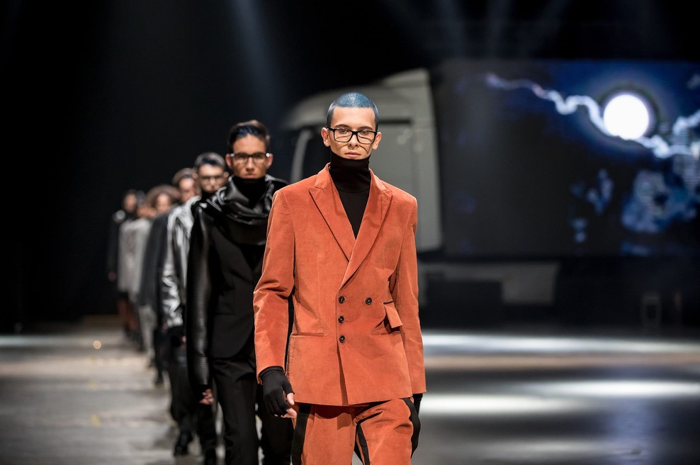 Showroom kolekcije 5017 iz MBFWLJ v trgovini Sens (foto: Sens Press)