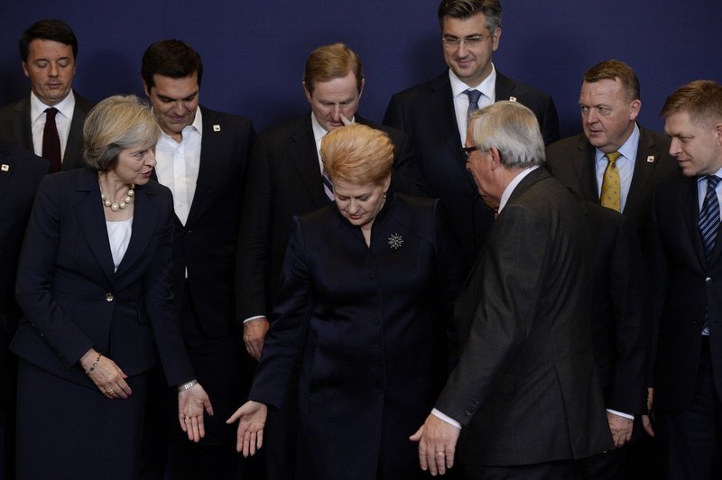 Juncker spet nagajiv, tokrat poljubček Plenkoviću (foto: profimedia)