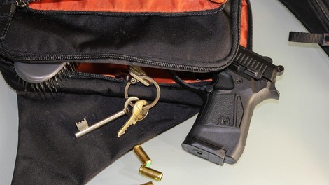 Tri milijone Američanov ima vedno pri sebi pištolo